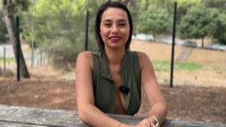 JacquieEtMichelTV Lia 28 Years Old Always Loves To Be On The Move 12 08 2025